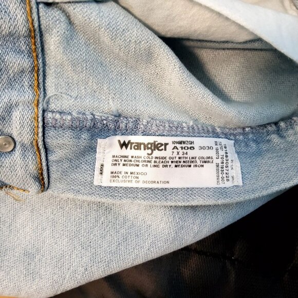 Wrangler Mens 5-Pocket Design  Natural Rise Cowboy Cut Jeans Light Blue Denim - Picture 4 of 9